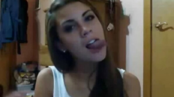 Gaya doggy anal untuk si rambut coklat keren Vicki Chase video bokep barat montok